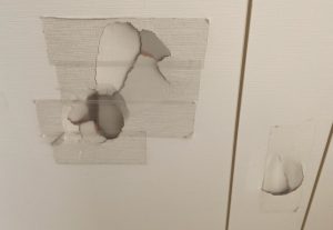 ドア穴補修
