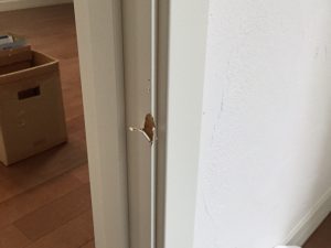 ドア枠　傷リペア