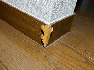 巾木剥がれ